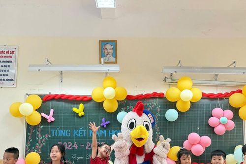 Khen thưởng cuối năm và nỗi ám ảnh của học trò