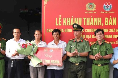 Đắk Nông: Bàn giao nhà tình nghĩa cho hộ khó khăn ở xã Nam Dong