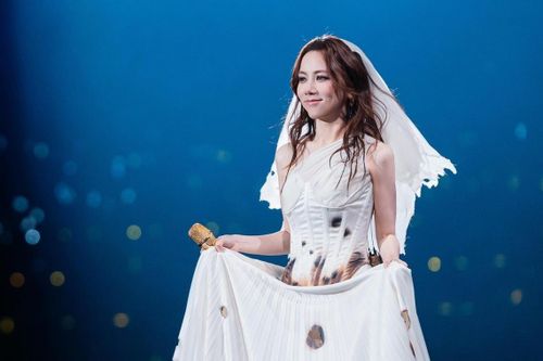 Ca sĩ hoãn concert vì trùng lịch thi đại học
