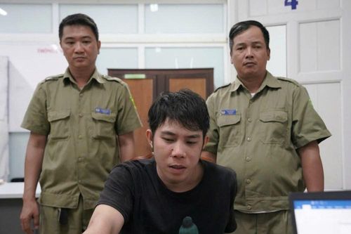 Bắt giữ đối tượng cầm dao xông vào nhà cướp dây chuyền vàng của cụ già