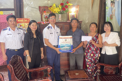 Giúp ngư dân Trà Vinh vươn khơi an toàn