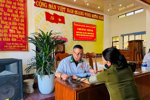 Quân y BĐBP tỉnh Bình Định chăm sóc sức khỏe cho nhân dân khu vực biên giới biển