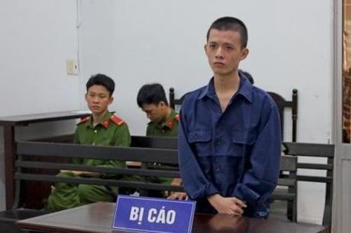 Đâm đồng nghiệp suýt chết vì… mượn xe