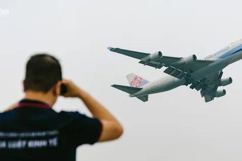Thú vị đam mê 'săn' máy bay của giới trẻ