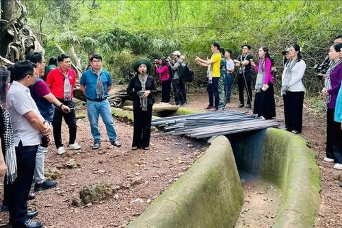 Chạm vào quá khứ để khơi nguồn sáng tác