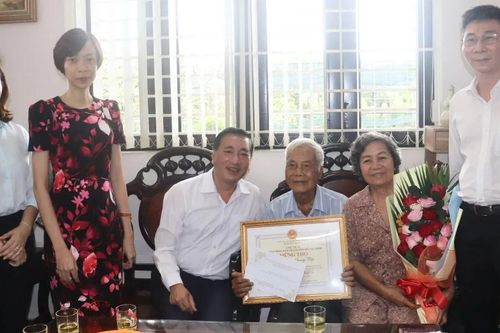 Lãnh đạo TPHCM thăm, chúc thọ người cao tuổi tại huyện Củ Chi