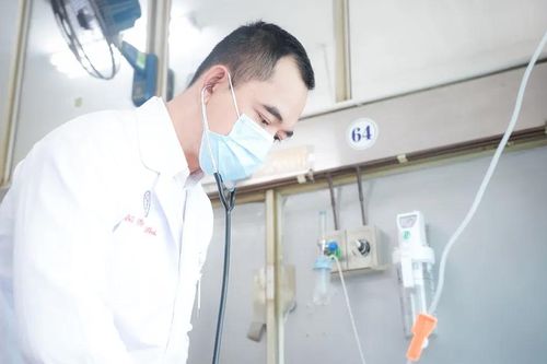 Vụ mưa lớn làm sập tường ở Long An: Phẫu thuật khẩn cấp cho một phụ nữ
