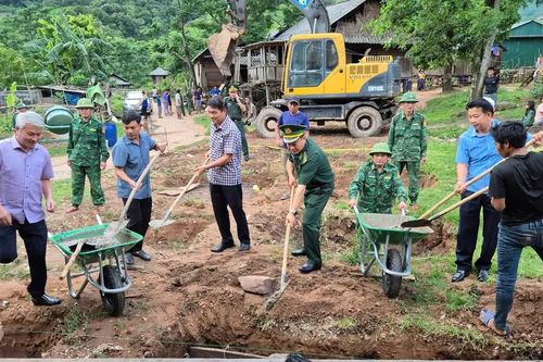 Biên phòng Quảng Bình đồng loạt khởi công xóa nhà tạm cho đồng bào biên giới