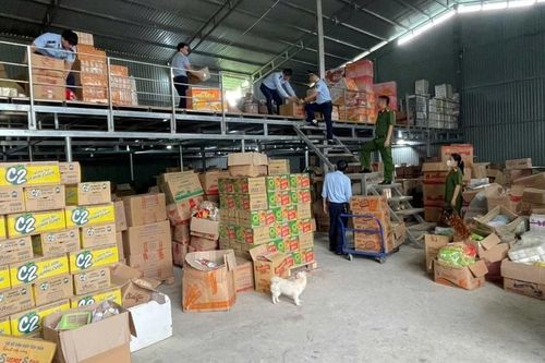 Cao Bằng thu giữ 36.134 sản phẩm thực phẩm, giấy vệ sinh