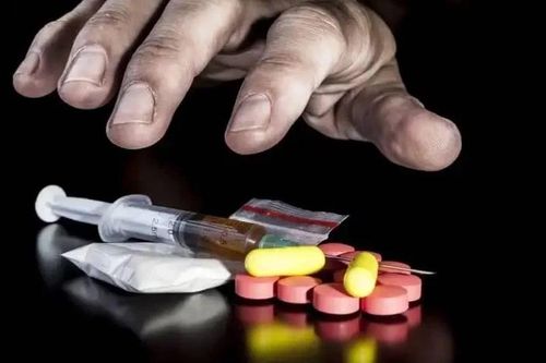 Cựu Đội Phó cảnh sát lĩnh án chung thân vì đưa tiền mua ma túy