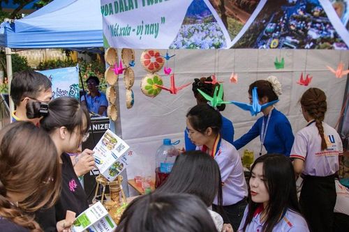Sinh viên Đà Nẵng tổ chức mô phỏng Hội chợ triển lãm du lịch