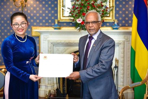 Đại sứ Trần Thị Thu Thìn trình Thư ủy nhiệm lên Tổng thống Cộng hòa Mauritius