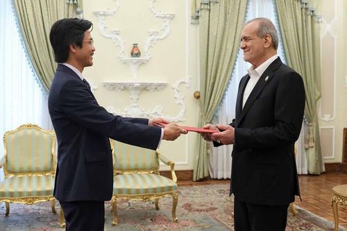 Đại sứ Nguyễn Lương Ngọc trình Thư ủy nhiệm lên Tổng thống Iran