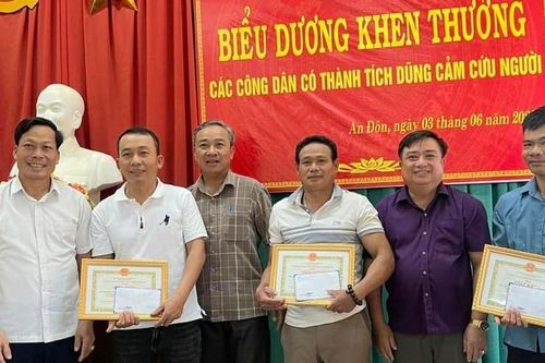 Khen thưởng 3 người dân dũng cảm cứu người đuối nước trên sông Thạch Hãn