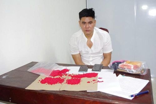 Hà Nam: Bắt giữ đối tượng vận chuyển 6.000 viên ma túy hồng phiến đi tiêu thụ