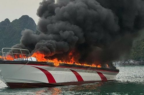 Tàu Tùng Dương 86 bốc cháy trên vùng biển Vân Đồn