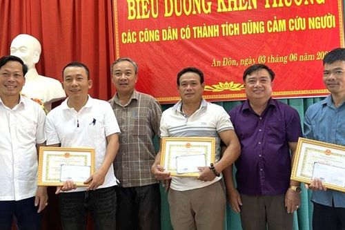 Dũng cảm cứu người đuối nước, 3 người dân ở Quảng Trị được khen thưởng