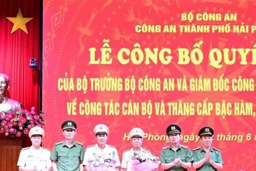 Hai phó giám đốc Công an TP Hải Phòng nghỉ hưu