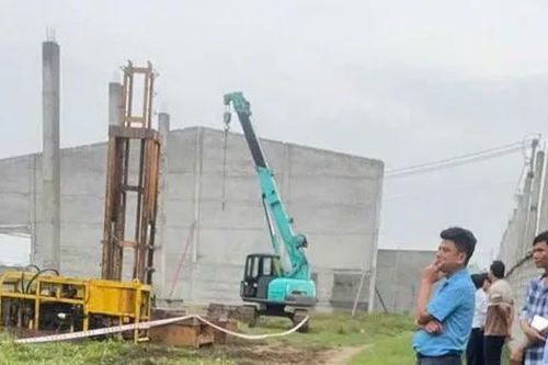 Mưa dông gây sập tường đè hai bà cháu tử vong