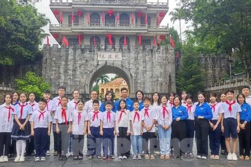 Giao lưu thiếu nhi Việt - Trung