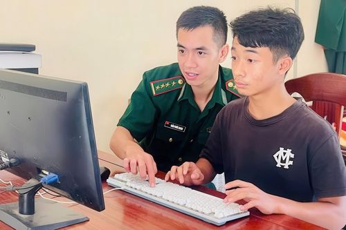 Những 'người cha' thầm lặng nơi biên cương