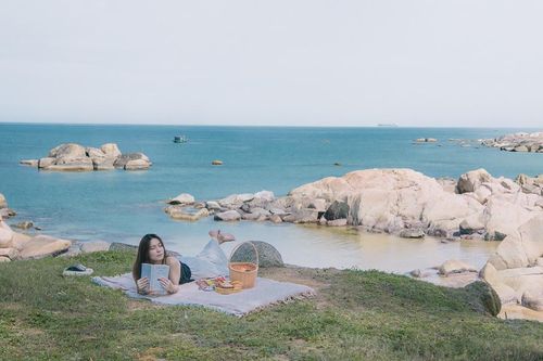 Bãi biển hoang sơ, trong xanh thấy đáy, hải sản tươi ngon cách Hà Nội 380km