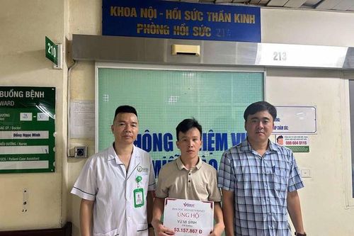 Trao hơn 53 triệu đồng giúp đỡ chàng trai trẻ khuyết tật bị tai nạn
