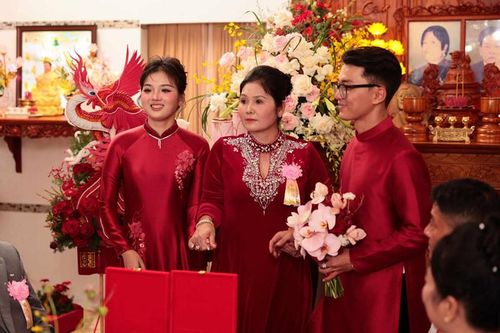 Trao của hồi môn 'khủng', bà mẹ Cà Mau tiết lộ một điều khiến cô dâu bật khóc