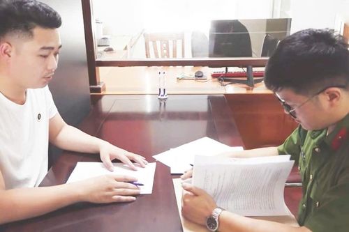 Lời khai của người đàn ông chồm qua bàn tát nữ nhân viên y tế