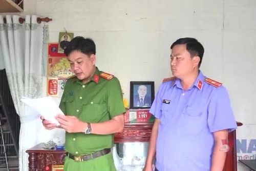 Bắt giữ 13 đối tượng giải quyết mâu thuẫn bằng bom xăng, hung khí