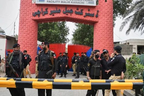 Hơn 200 tù nhân vượt ngục nhân vụ động đất tại Pakistan