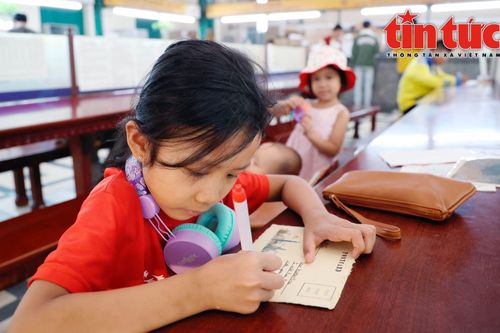 Bưu điện TP Hồ Chí Minh – Nơi gìn giữ ký ức viết thư tay hơn nửa thế kỷ