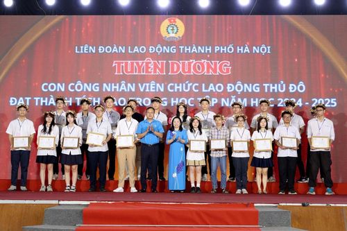 Công đoàn Thủ đô biểu dương gia đình, động viên con công nhân, viên chức tiêu biểu