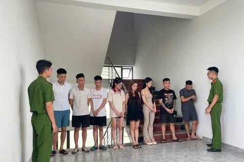 Đột kích căn hộ chung cư, phát hiện 500 chiếc điện thoại 'lậu' không có hóa đơn chứng từ