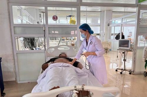 7 người nhập viện sau khi ăn lẩu cùng nấm, có trường hợp tổn thương gan thận