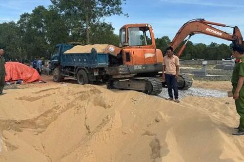 Vừa bị phạt hơn 100 triệu, người đàn ông tiếp tục khai thác cát trái phép
