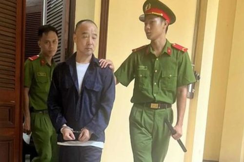 Án tù cho người đàn ông nước ngoài 'tiện tay' trộm tiền trên máy bay