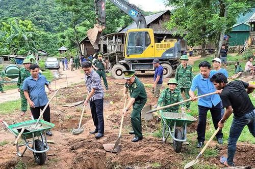 Khởi công xây dựng hàng trăm ngôi nhà trên tuyến biên giới Quảng Bình