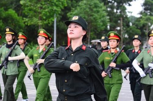 Những 'bông hồng thép' miệt mài luyện tập sẵn sàng cho lễ diễu binh A80