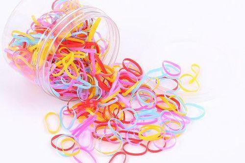 Bé gái 6 tuổi suýt thủng màng nhĩ vì sợi dây thun