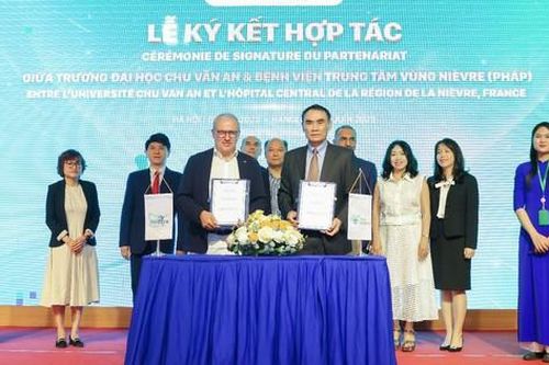 Sinh viên Đại học Chu Văn An có cơ hội học tập và làm việc tại Pháp sau thỏa thuận hợp tác với thành phố Nevers