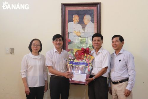 Lãnh đạo thành phố thăm, tặng quà nhân ngày truyền thống Người cao tuổi Việt Nam
