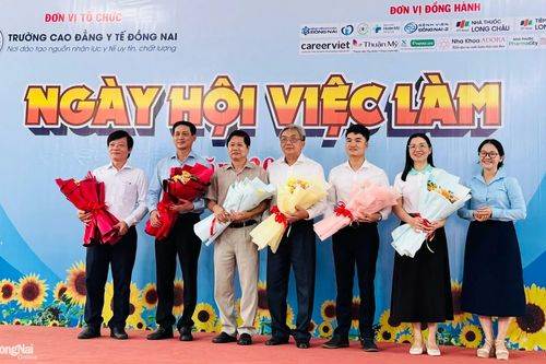 Trường cao đẳng Y tế Đồng Nai kết nối việc làm cho gần 500 sinh viên
