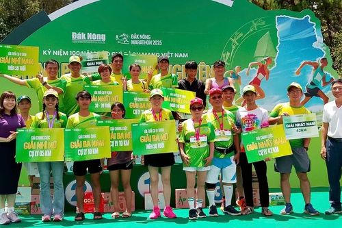 Gia Lai giành giải nhì đồng đội tại Đăk Nông Marathon 2025