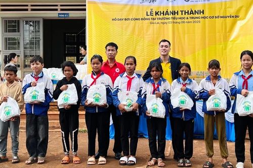 Chư Sê: Bàn giao 'Bể bơi di động' cho Trường Tiểu học và THCS Nguyễn Du