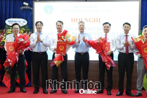 Bảo hiểm xã hội Việt Nam công bố các quyết định về công tác cán bộ