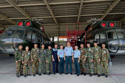 Trường Sĩ quan Không quân tổ chức thi tốt nghiệp cho học viên quốc tế
