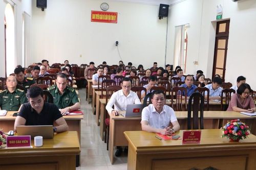 Hội nghị báo cáo viên tháng 5