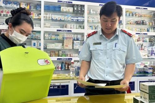 Kiểm tra việc sản xuất, buôn bán, kinh doanh dược phẩm, mỹ phẩm, thực phẩm chức năng, thuốc cổ truyền, thiết bị y tế