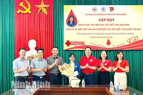 Biểu dương tình nguyện viên hiến máu tiêu biểu
